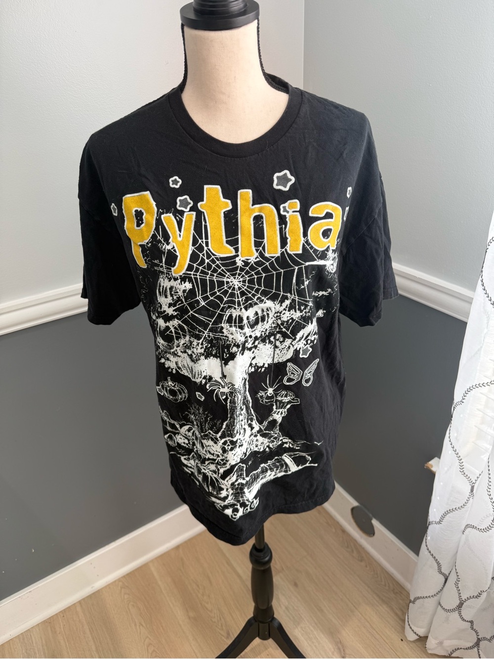 Pythia Glow in the Dark Graphic Tee Puff Printed Logo Size Large